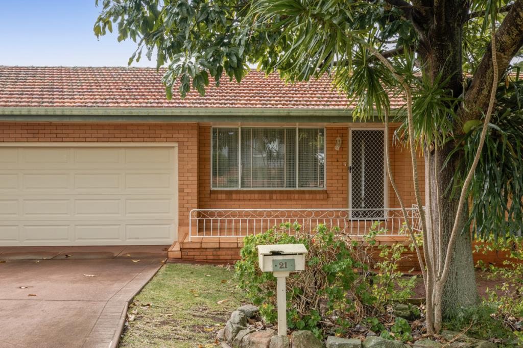 21 Mcnamara St, Centenary Heights, QLD 4350