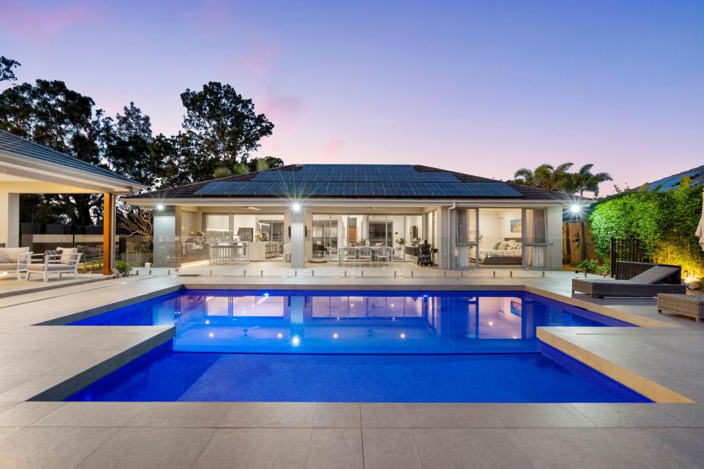 8501 Magnolia Dr E, Hope Island, QLD 4212