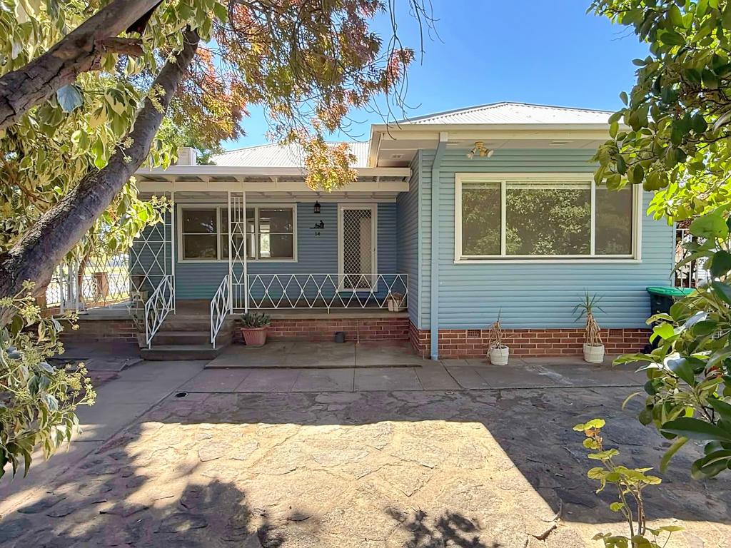 14 Binalong St, Young, NSW 2594