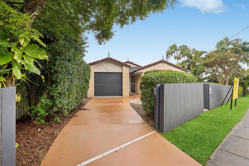 4 Vivian St, Tennyson, QLD 4105