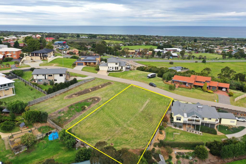 13 Sea-Lakes Cl, Lakes Entrance, VIC 3909