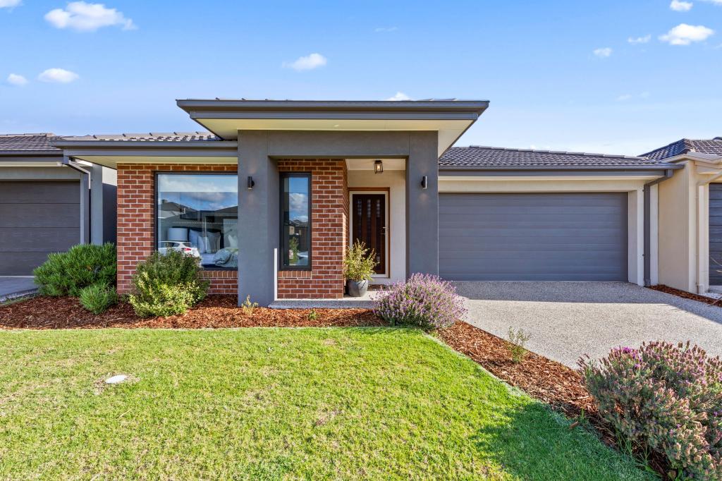 8 Milka Ave, Clyde North, VIC 3978