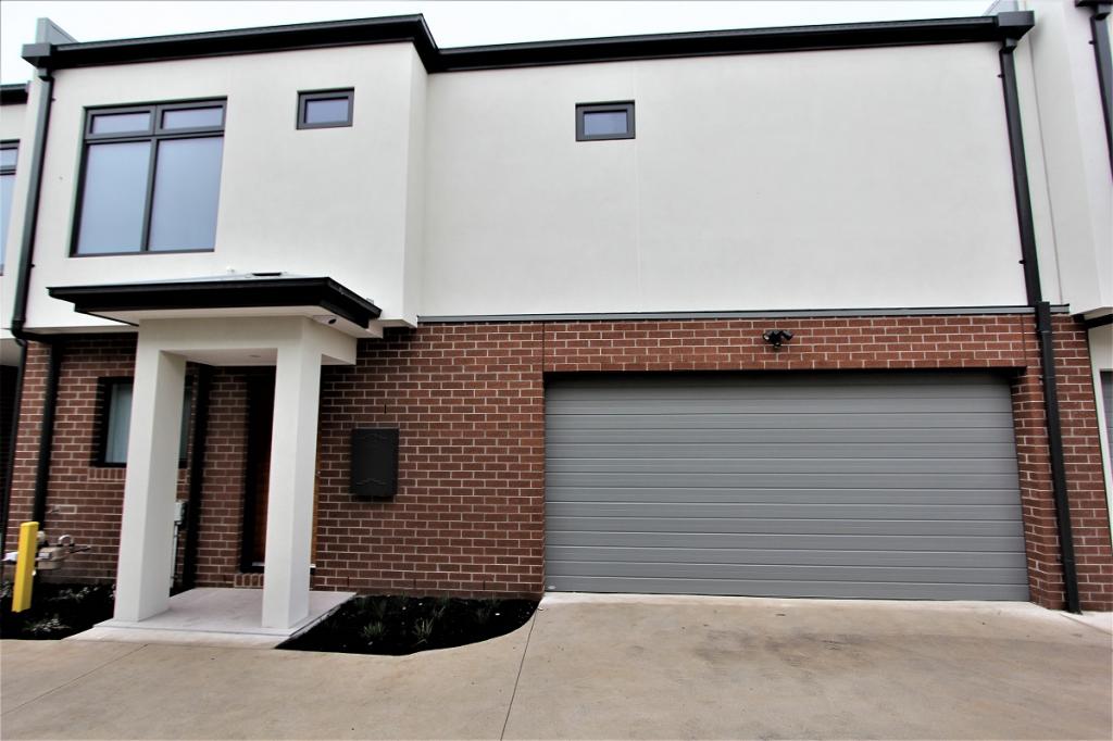 4 GLACIER PL, SPRINGVALE, VIC 3171