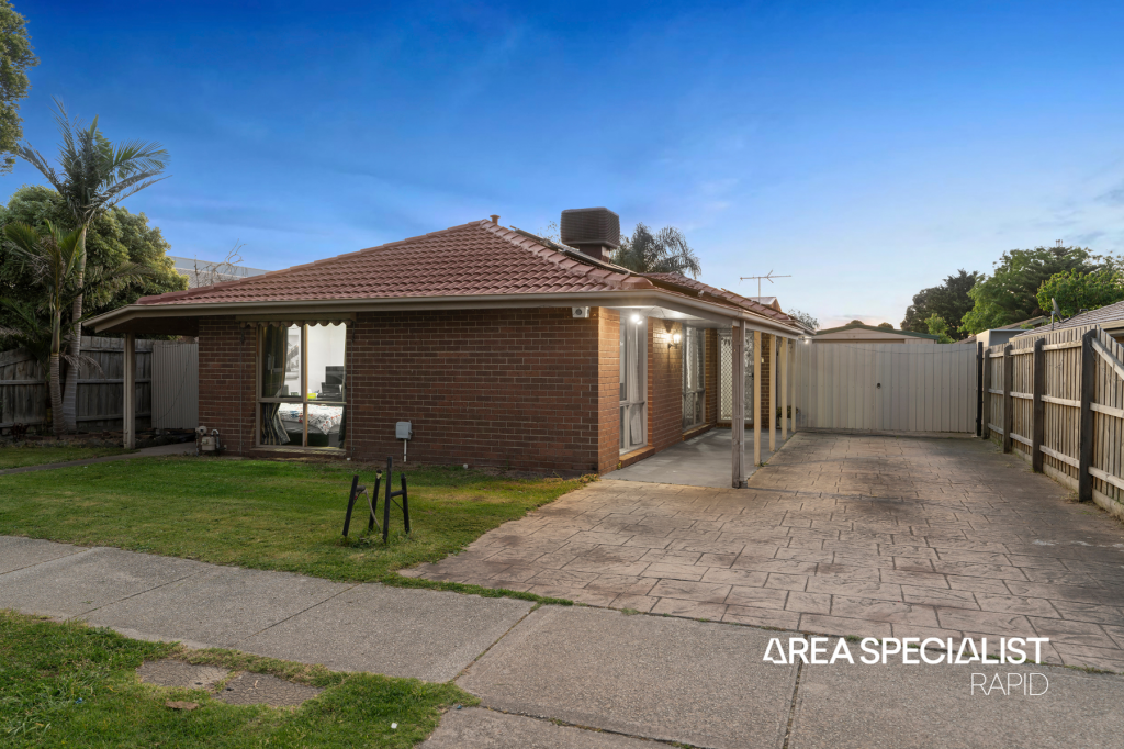 5 Woodbine Rd, Cranbourne North, VIC 3977
