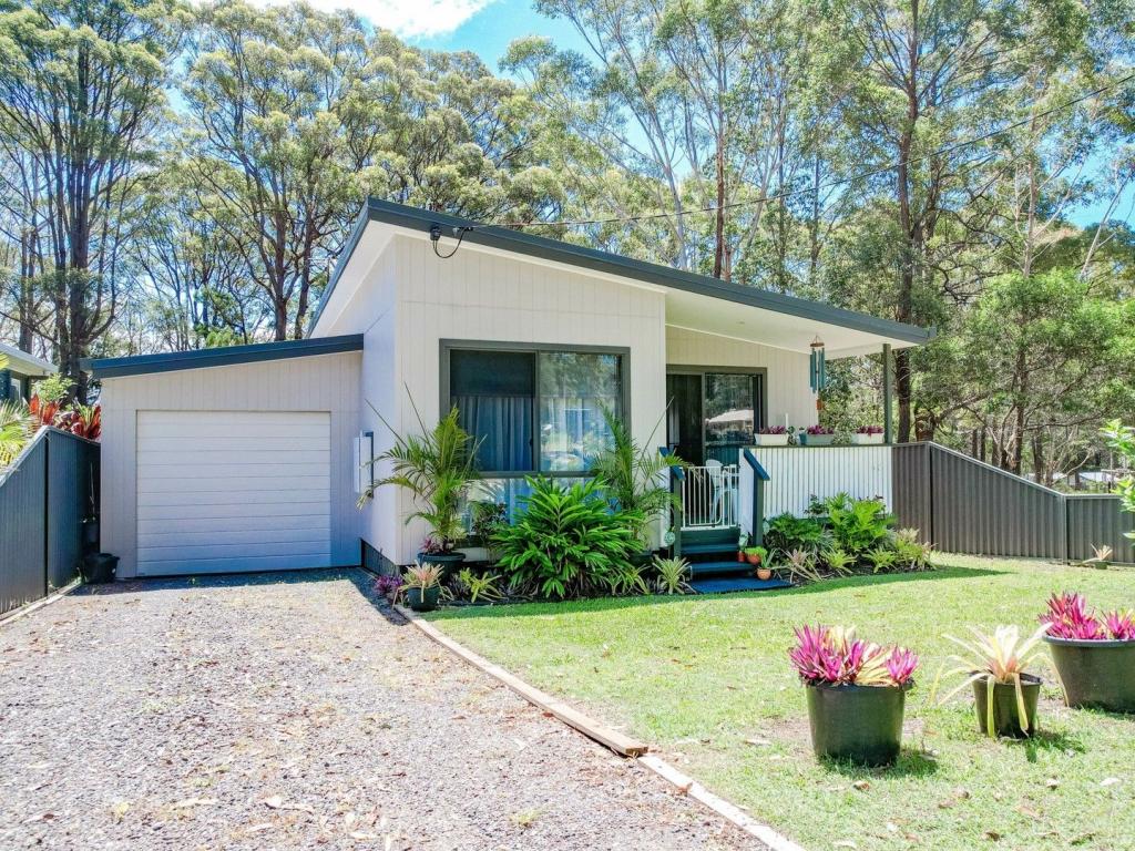 15 Lau St, Russell Island, QLD 4184