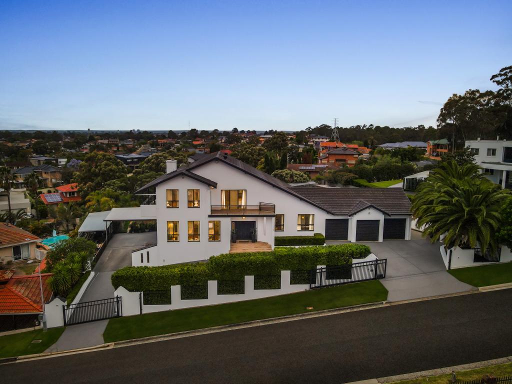 2 Balson Cl, Abbotsbury, NSW 2176