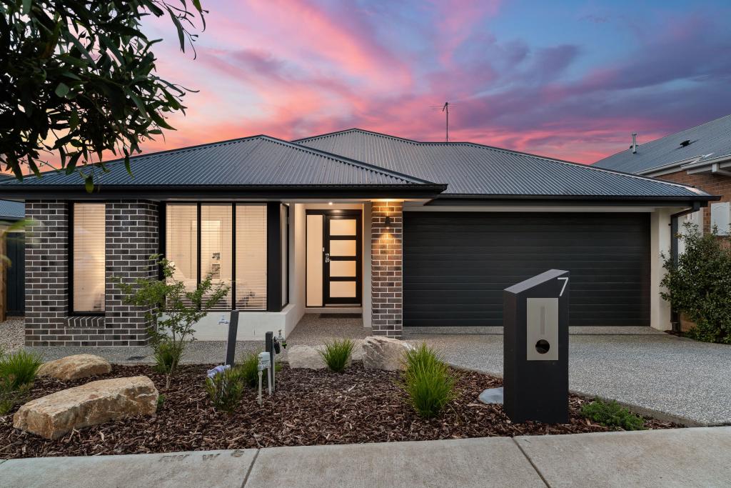 7 Firetail Gr, Cowes, VIC 3922