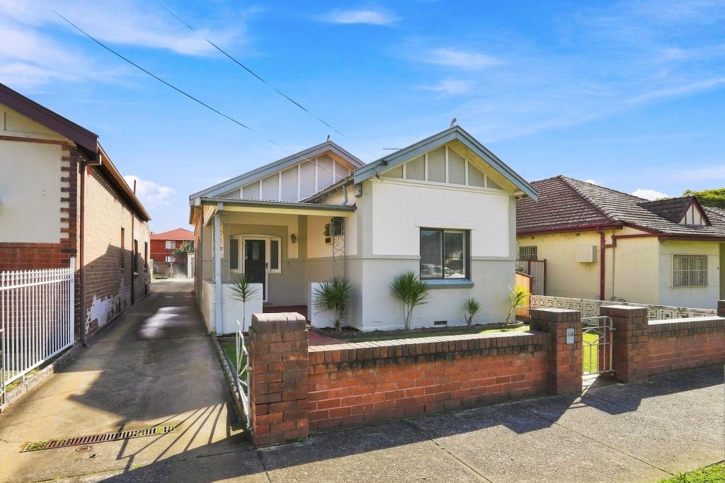 42 Fifth Ave, Campsie, NSW 2194