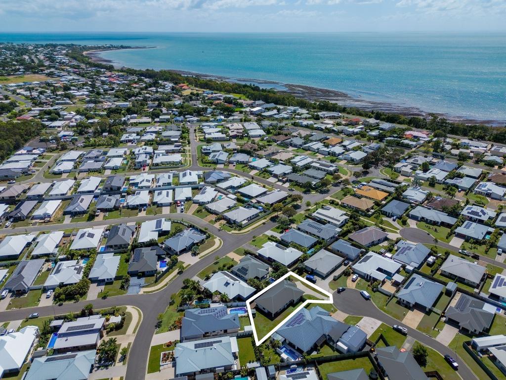 6 REGATTA CT, PIALBA, QLD 4655
