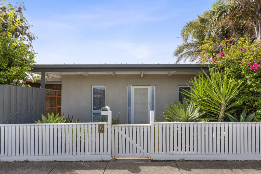 5 Turnberry Cl, St Leonards, VIC 3223