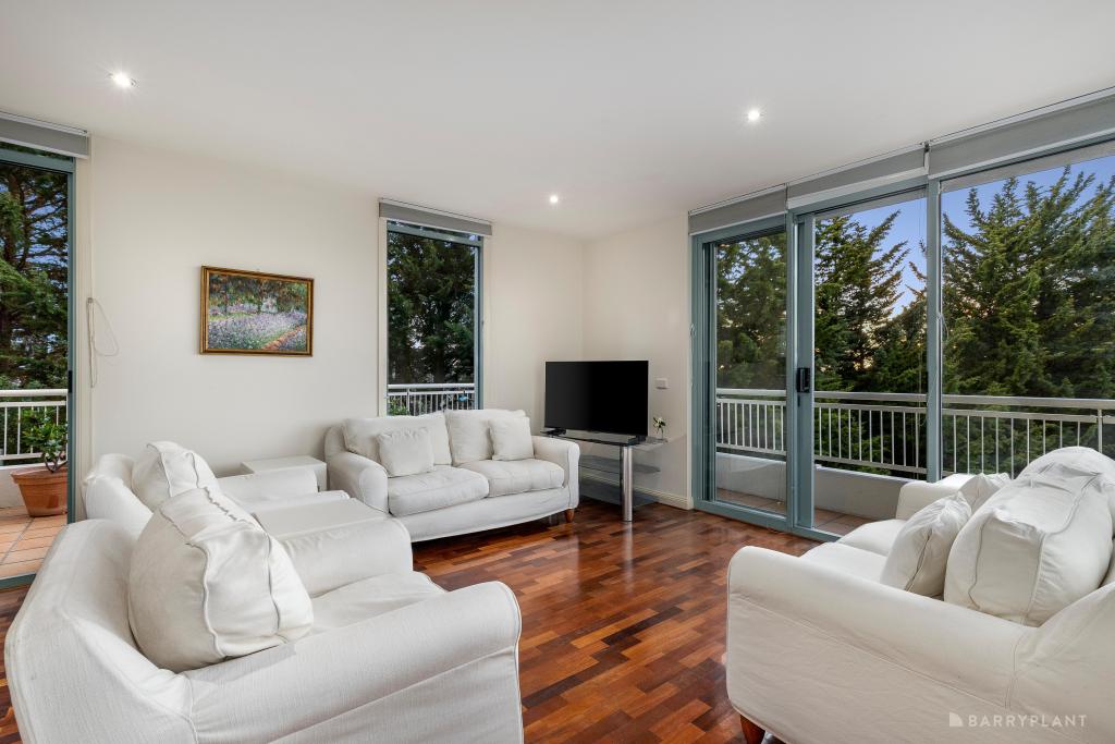 1005/2 Sovereign Point Ct, Doncaster, VIC 3108