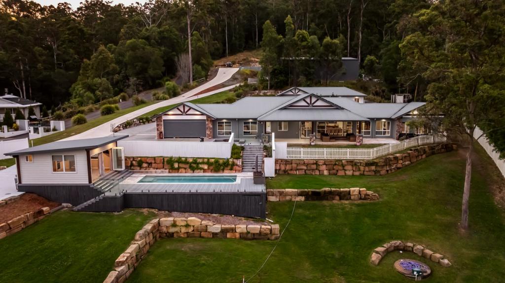 11 Bush Swallow Rd, Bonogin, QLD 4213