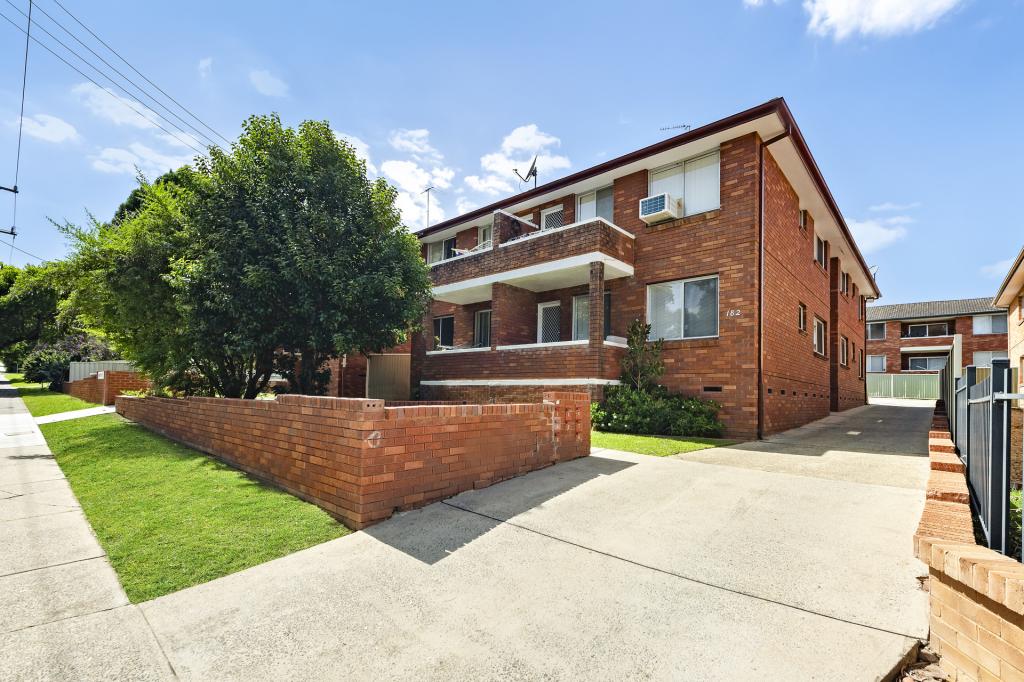 4/182 Lindesay St, Campbelltown, NSW 2560