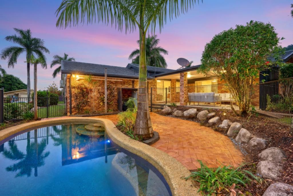 10 SUMMERHILL DR, MOOROOBOOL, QLD 4870