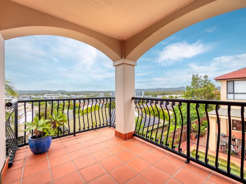 4/8 Blue Ridge Cres, Varsity Lakes, QLD 4227