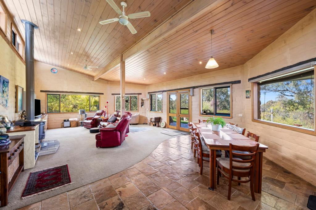 64 Bromfield Dr, Tolmie, VIC 3723