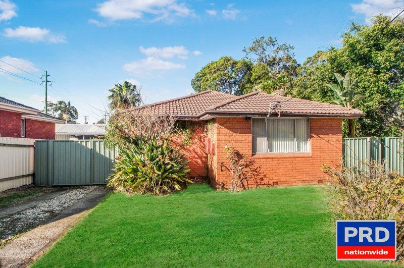 Unit 2/3 Rachel Cres, Unanderra, NSW 2526