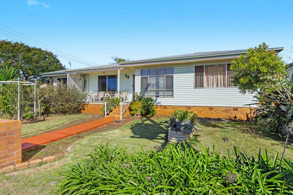 20 MAKEPEACE ST, ROCKVILLE, QLD 4350