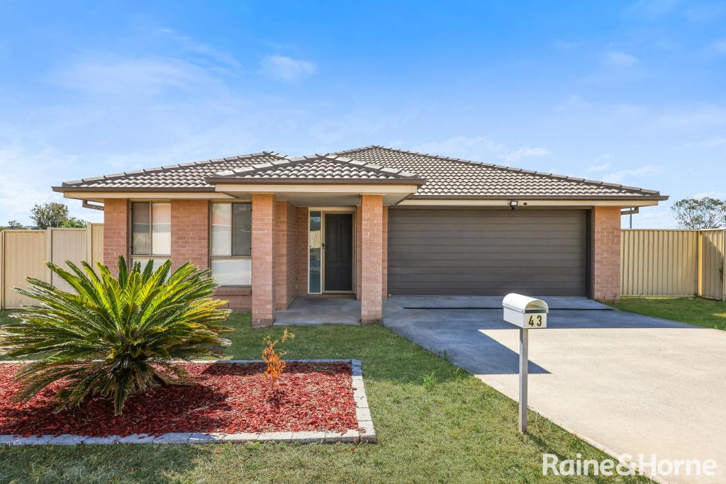 43 Flemming Cres, West Tamworth, NSW 2340