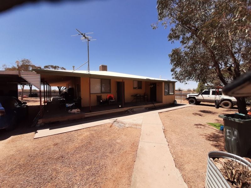 1637 HUTCHISON ST, COOBER PEDY, SA 5723