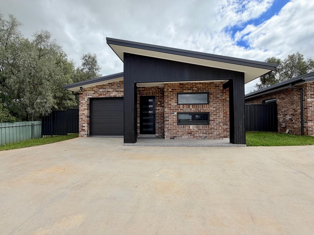 2/40 Warragrah Pl, Parkes, NSW 2870