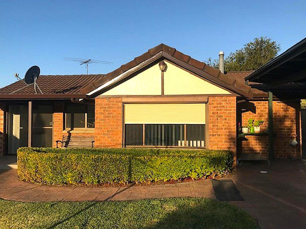 Flat 2 Bellevue Ave, Georges Hall, NSW 2198