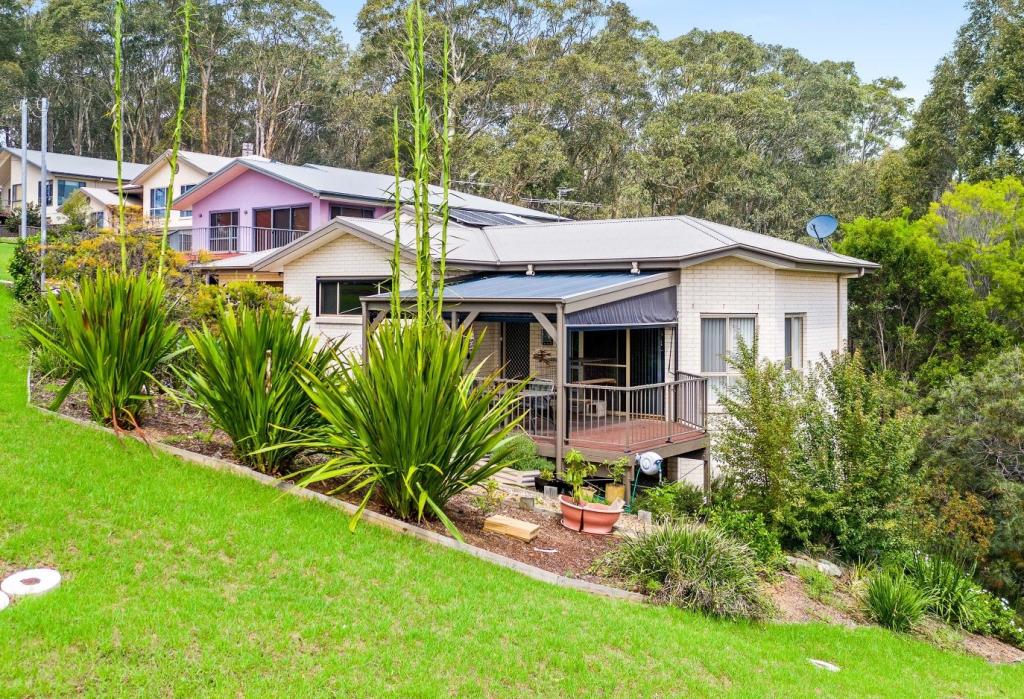 12 Gem Cres, Narooma, NSW 2546