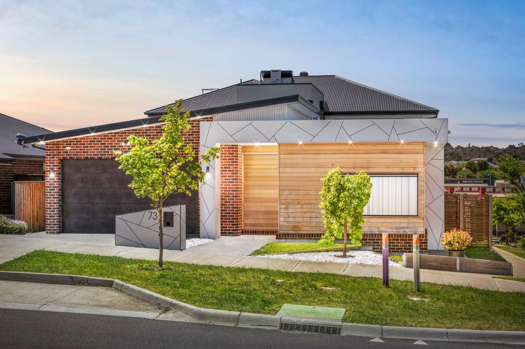 73 HILLVIEW RD, GREENVALE, VIC 3059