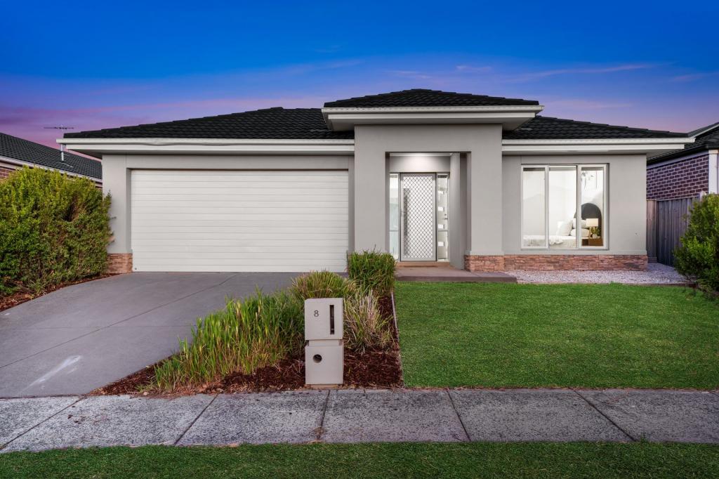 8 Brolin Tce, Cranbourne North, VIC 3977