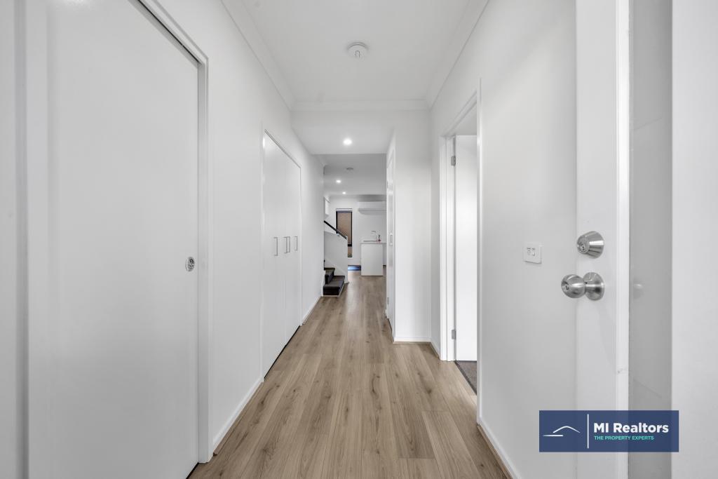 15 HALE WALK, TRUGANINA, VIC 3029