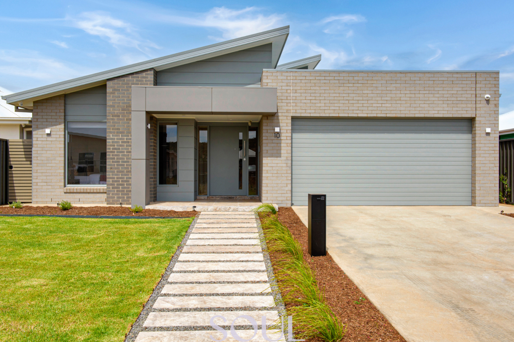 10 Maher Cct, Griffith, NSW 2680
