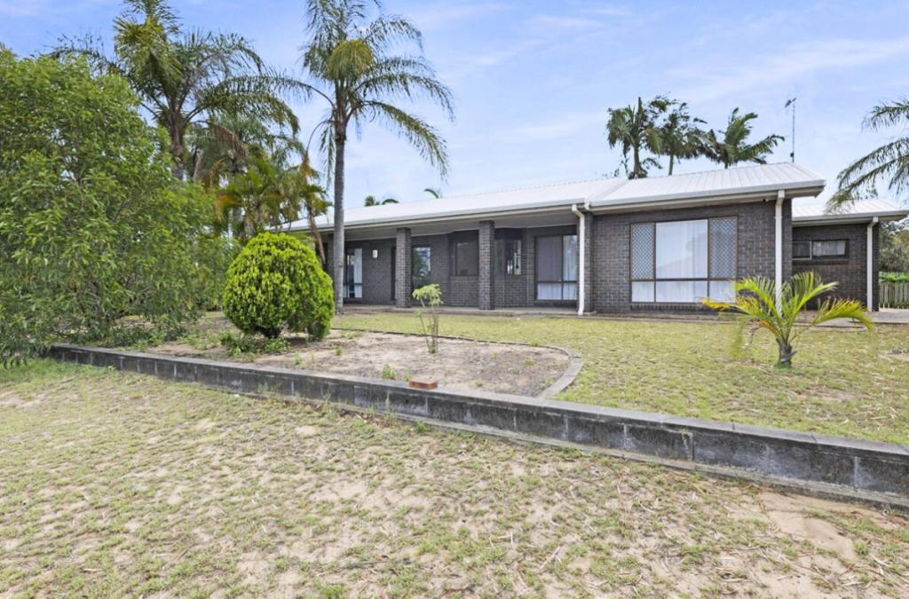 1 Acacia St, Moore Park Beach, QLD 4670