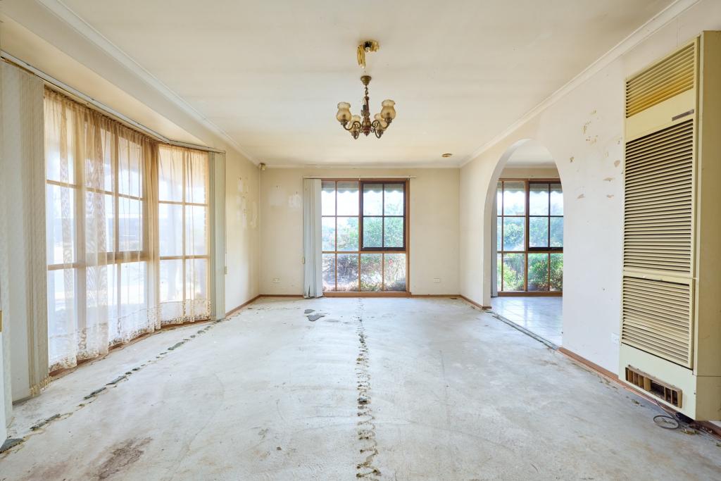 42 General Joshua Dr, Hampton Park, VIC 3976