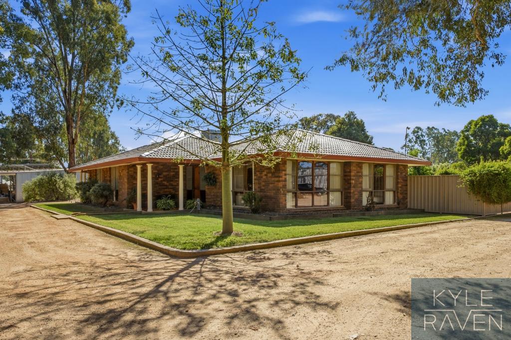 68 SMITH ST, OXLEY, VIC 3678