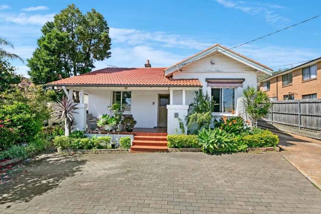 8 Palmerston Rd, Waitara, NSW 2077