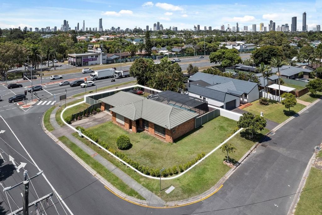 2 Fairway Dr, Clear Island Waters, QLD 4226