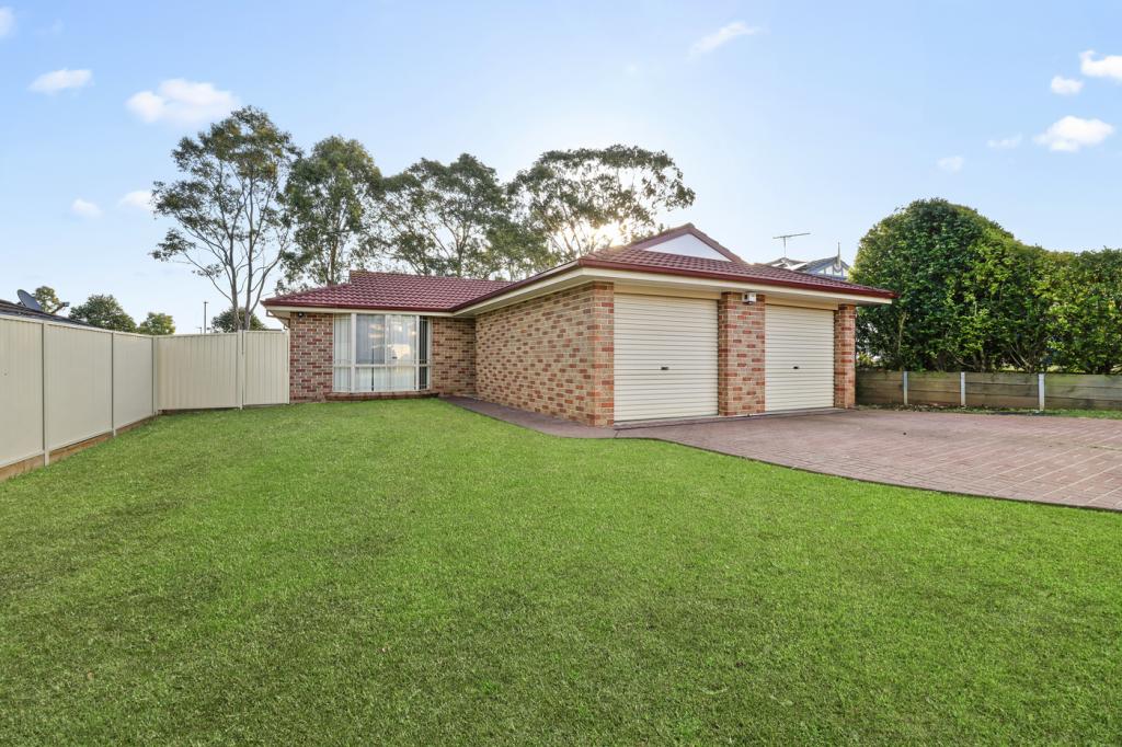 15 BROOMAN ST, PRESTONS, NSW 2170