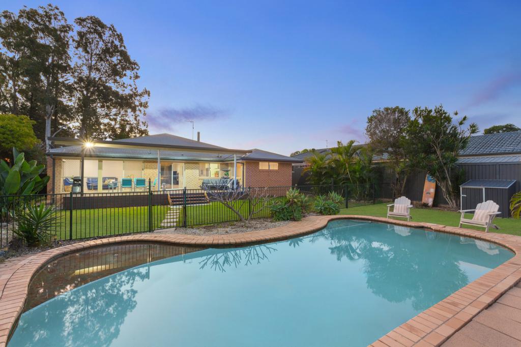 4 Yerrecoin Pl, Burleigh Waters, QLD 4220