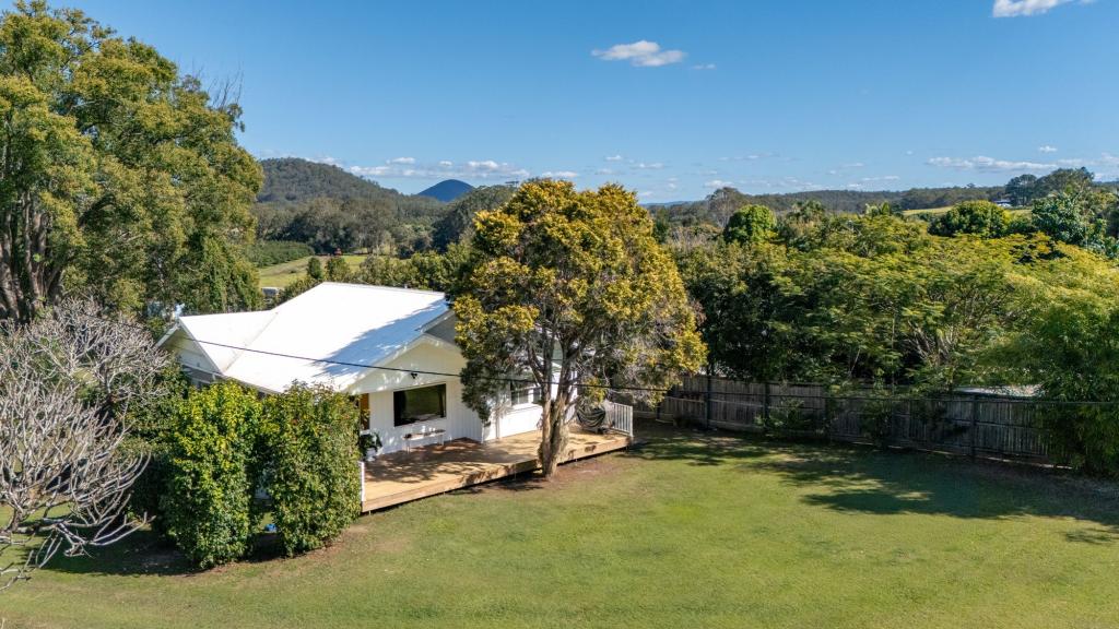 177 Coonowrin Rd, Glass House Mountains, QLD 4518