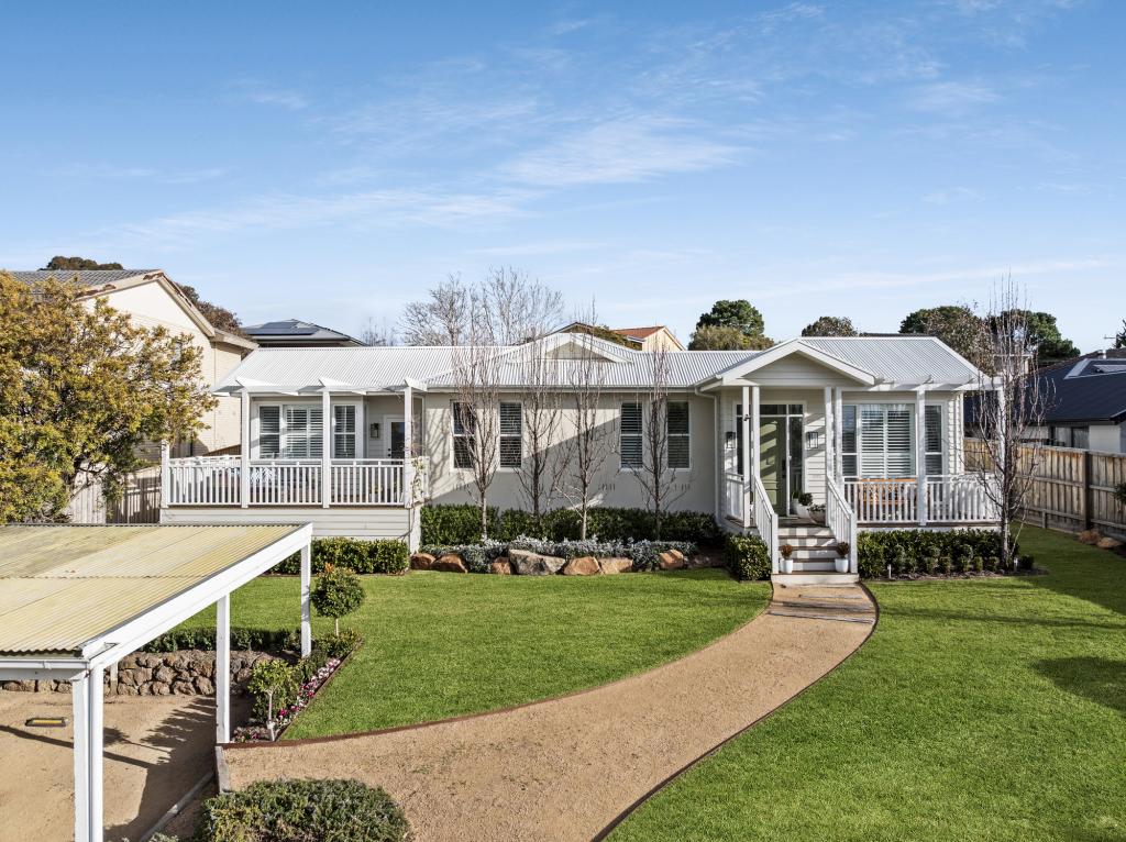 118 BAY RD, MOUNT MARTHA, VIC 3934