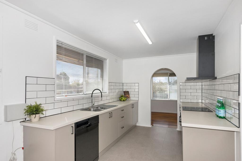 98 Karingal Dr, Frankston, VIC 3199