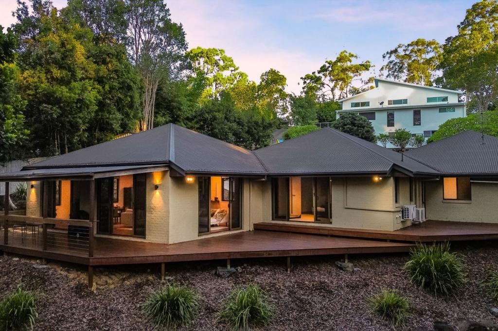 63 Simpsons Rd, Elanora, QLD 4221