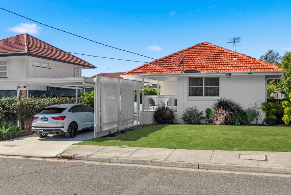 34 Newcastle St, Fairfield, QLD 4103