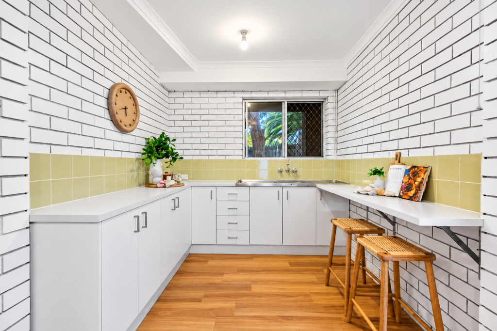 2/3 KILLALAN ST, GAILES, QLD 4300