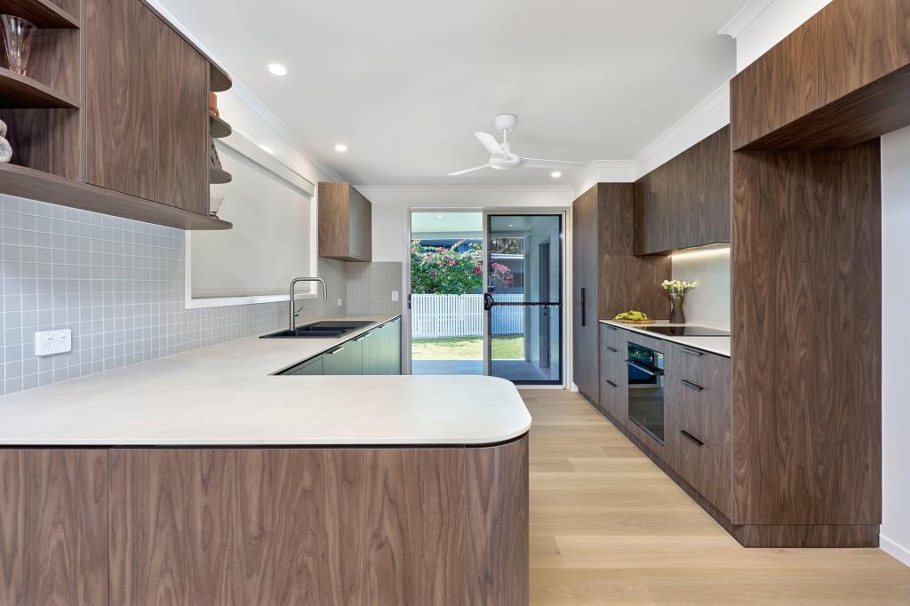 2a Byrnes Cl, Whitfield, QLD 4870