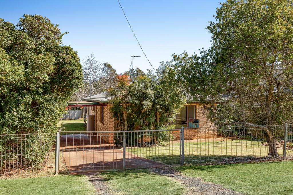 5 Baird St, Kearneys Spring, QLD 4350