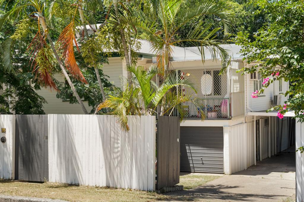 35 Logan Ave, Oxley, QLD 4075