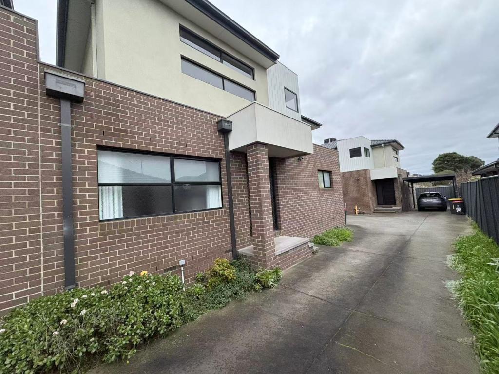 3/2 Flora Rd, Clayton, VIC 3168