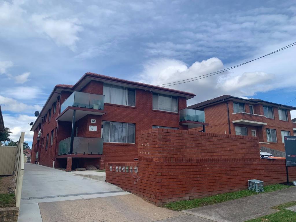 2/20 WILLEROO ST, LAKEMBA, NSW 2195