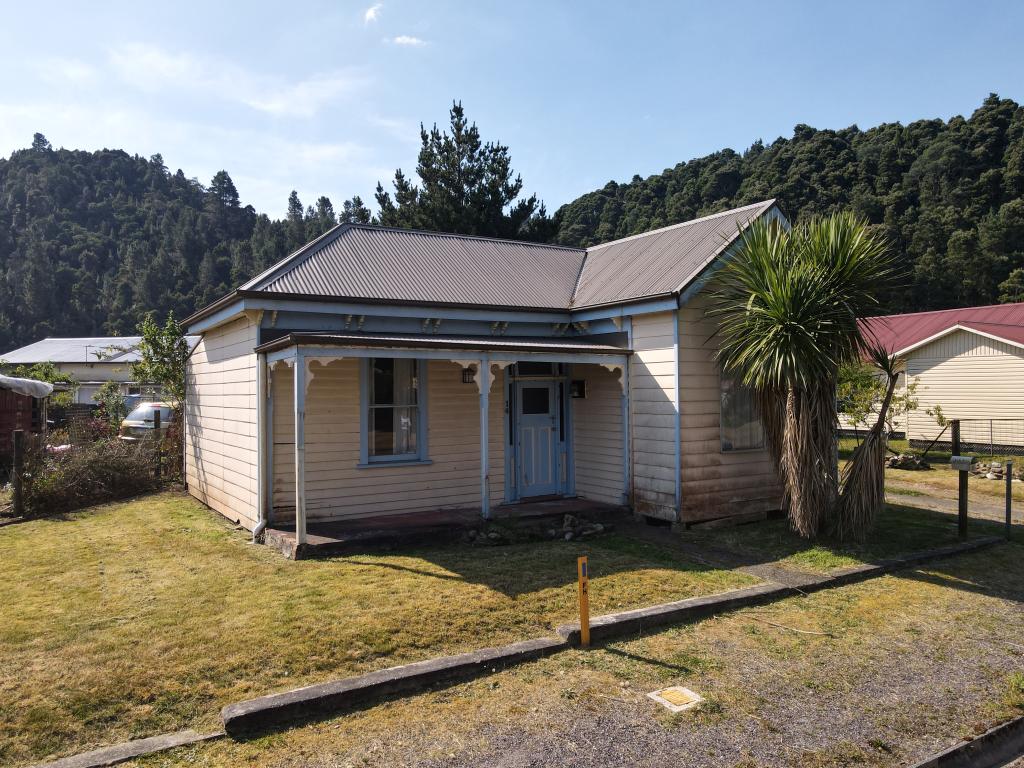 14 Esplanade, Queenstown, TAS 7467